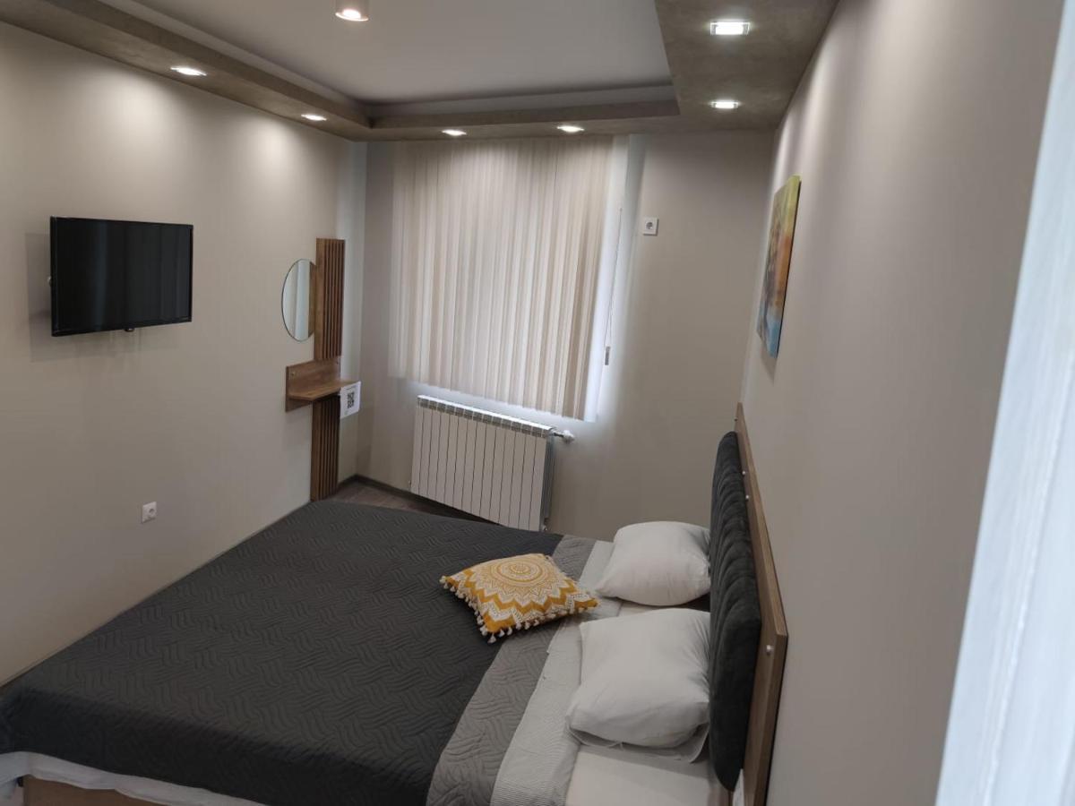 Flowers Apartment ドブリチ エクステリア 写真